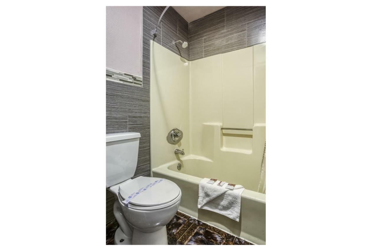 Hotel Whittier, Ca I-605 Eksteriør billede